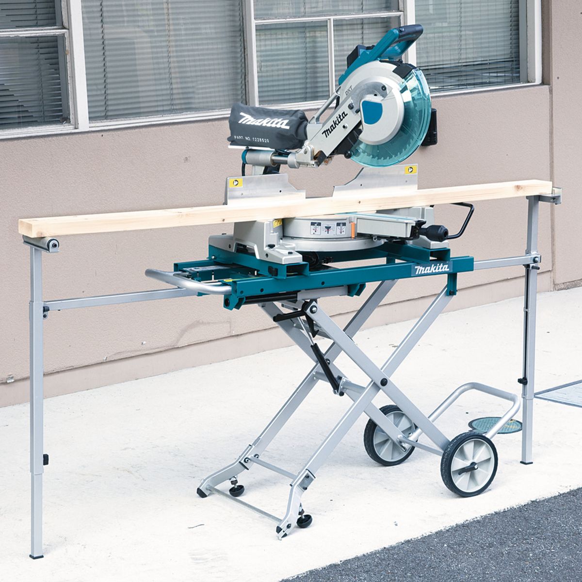 Makita Sagbord M/Hjul DEAWST05