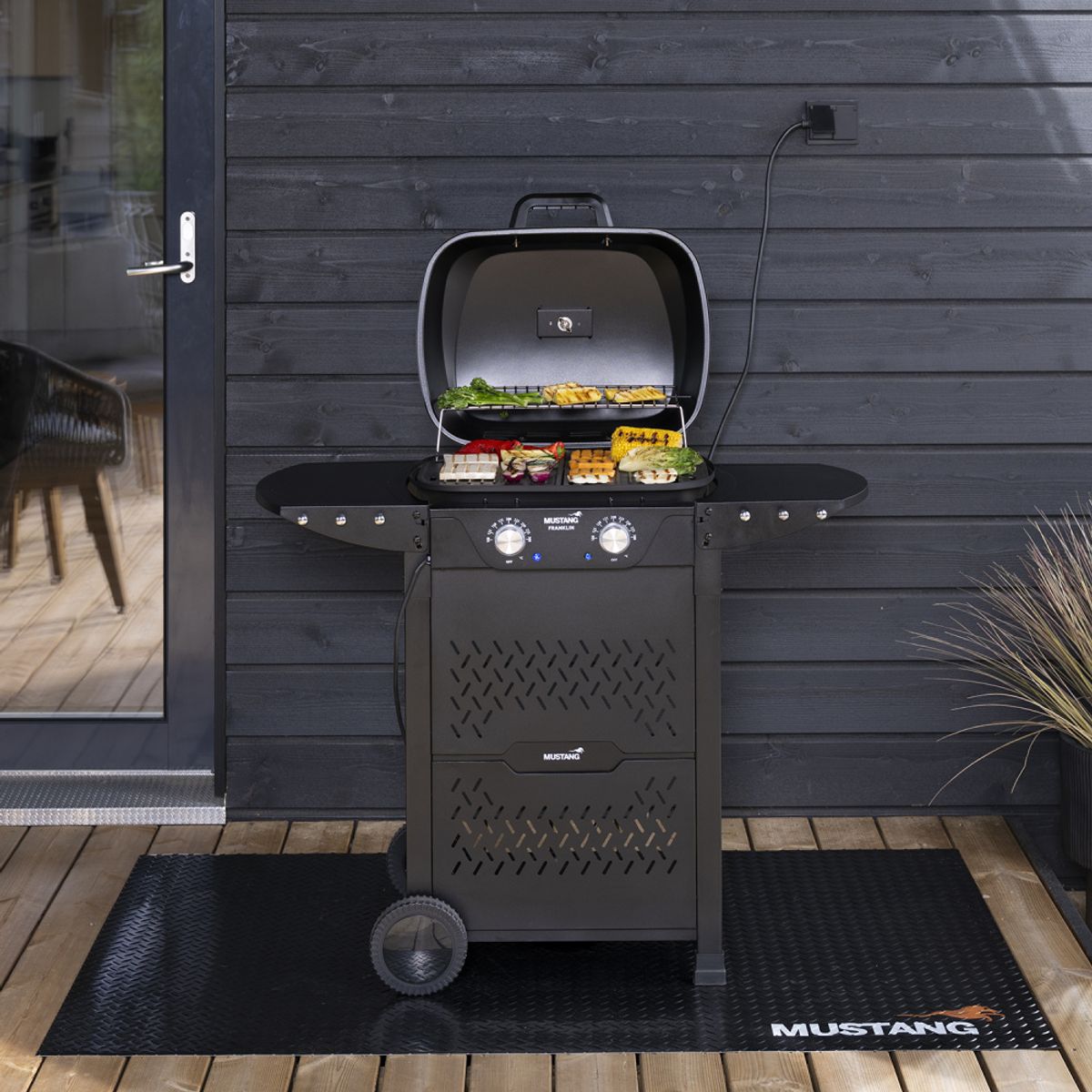 Elektrisk Grill Franklin med Vogn, Grillrist og Stekeplate – 2300W med To Varmesoner - Mustang