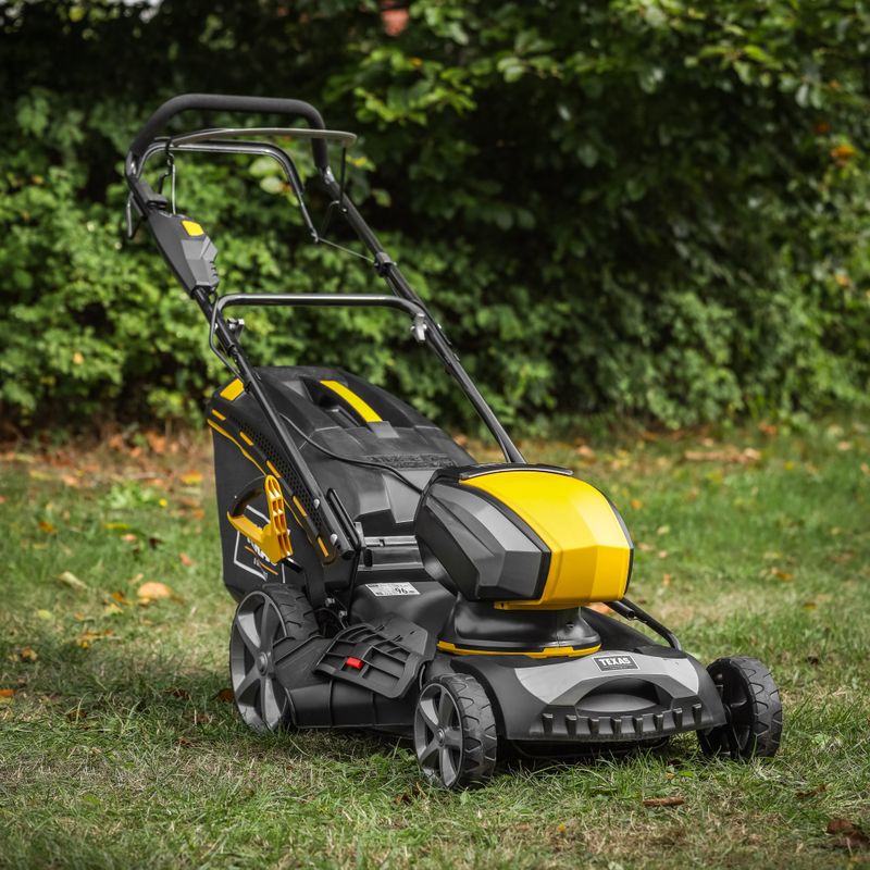 Batteridrevet gressklipper - 46 cm klippbredde - Selvgående inkl. 2 bat og lader – Texas 4640TR-Li